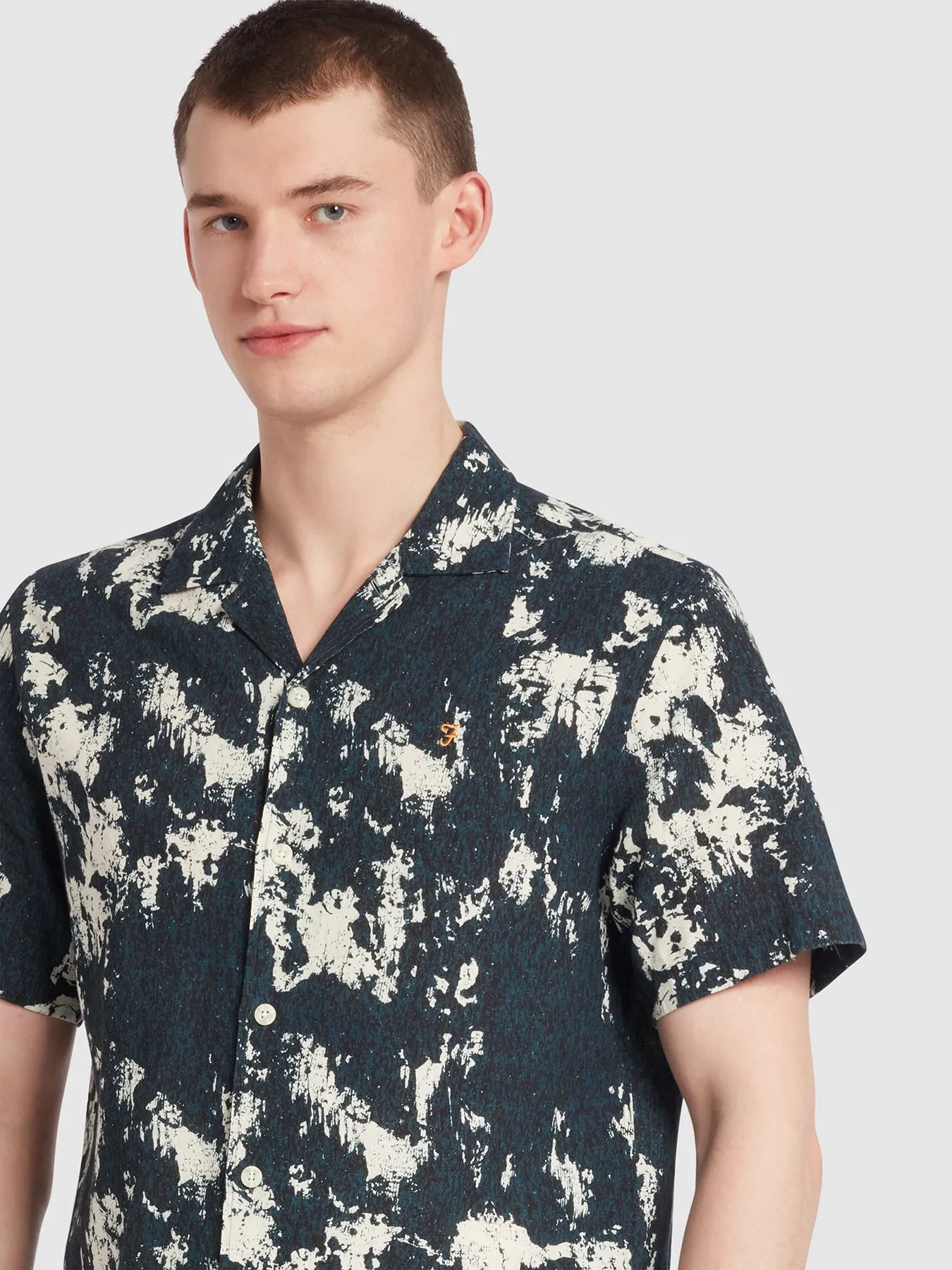 Gabrielle Digital Print Short Sleeve Shirt In True Navy