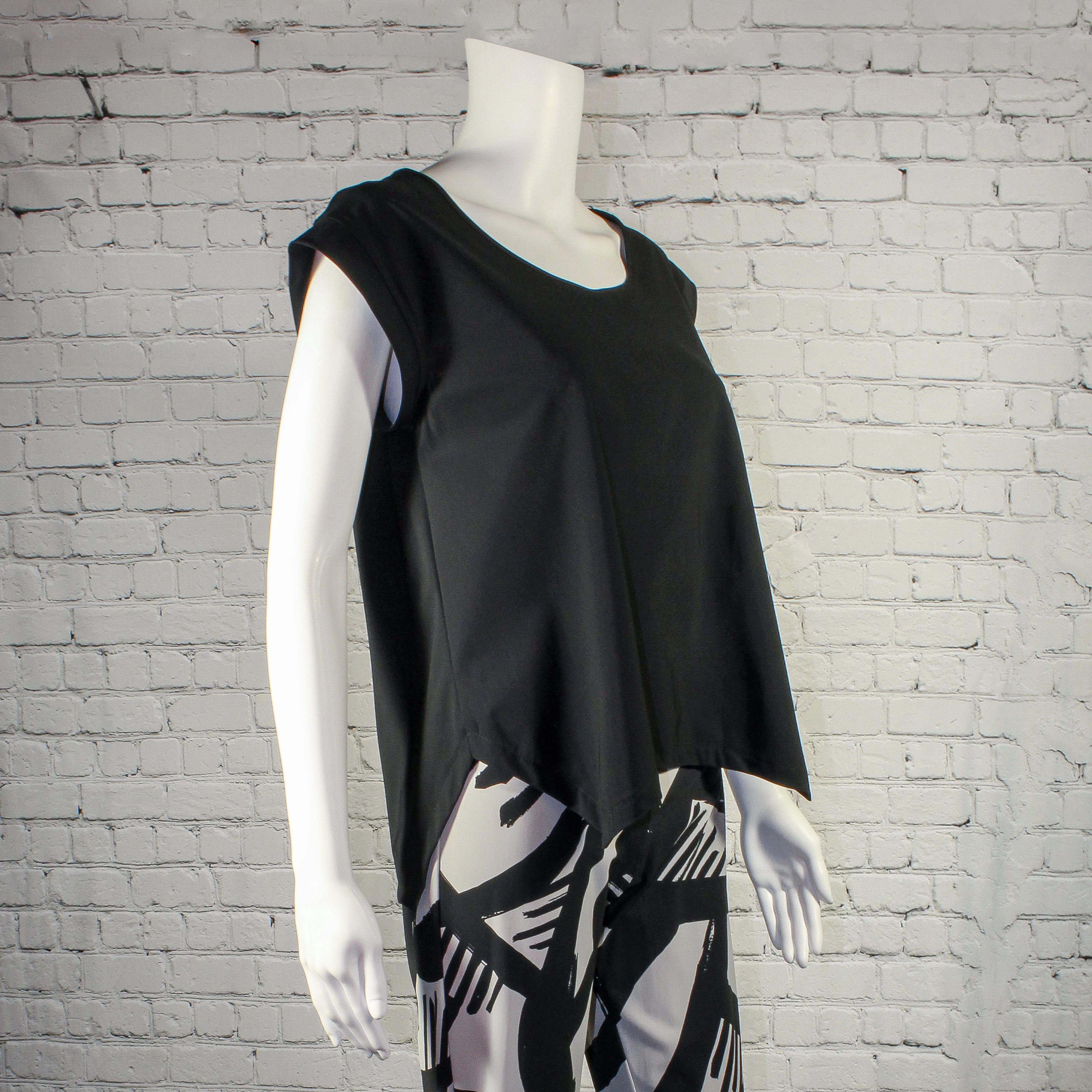 NEW! Metier Top in Black by Porto